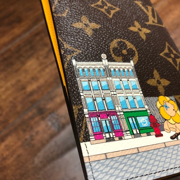 **SOLD**Louis Vuitton Passport Cover - Picture 11 of 12